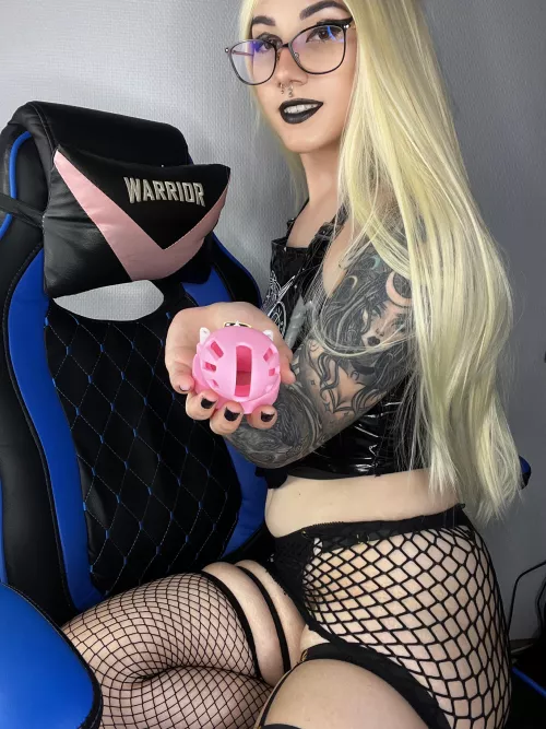 Get into that cage and don’t make me wait to fuck you by thickbabyzara