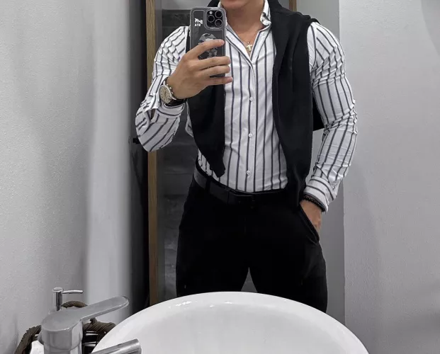 I love it when my partner sends me these photos. Tight shirts are sexy, aren't they? by Ok_Head2357