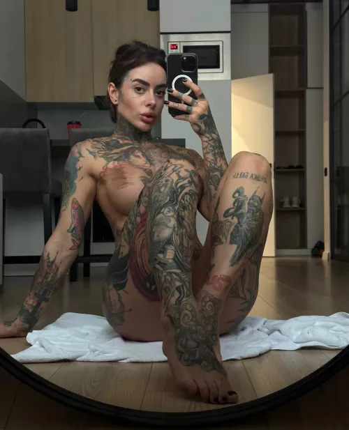 I need more friends to send nudes to when i'm horny by stephanypaulina