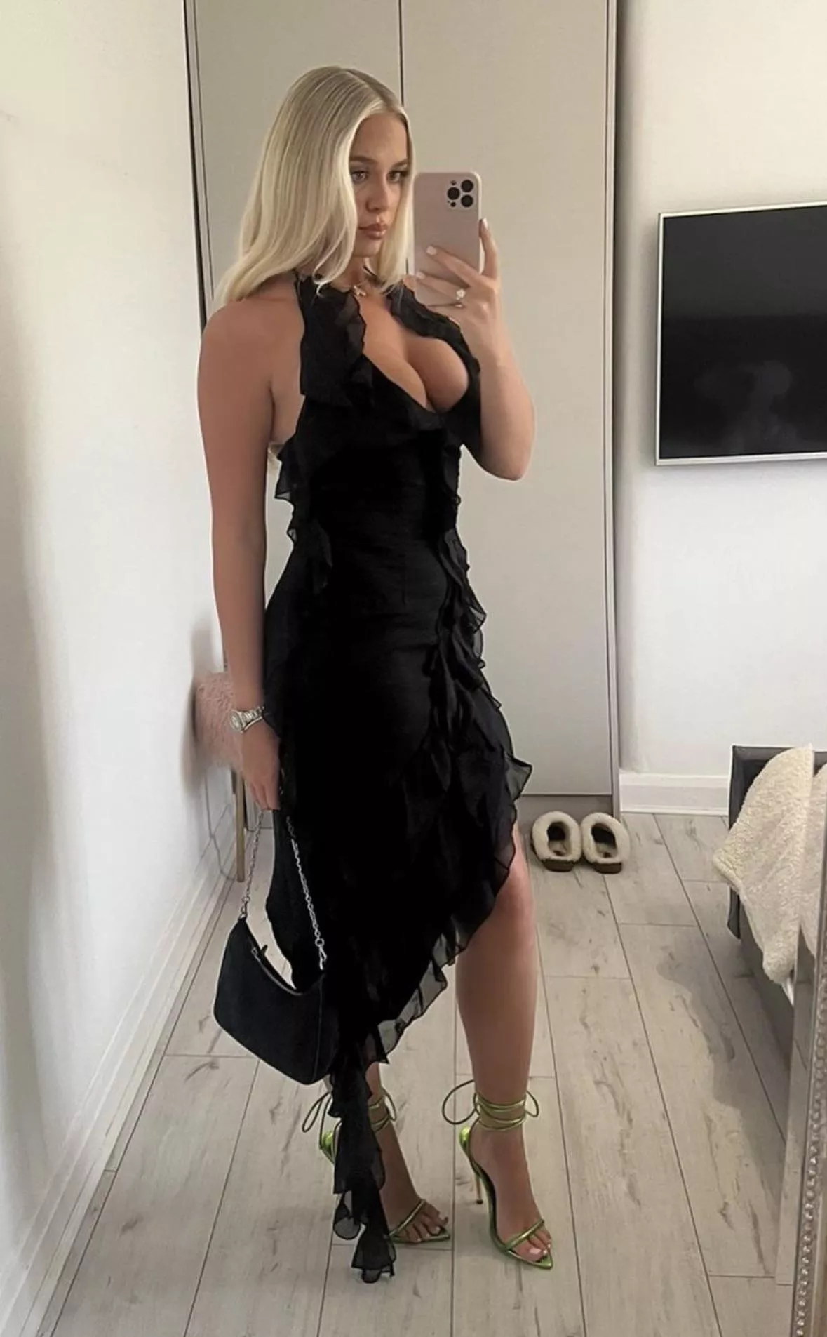 Mia posted by round_plastic2