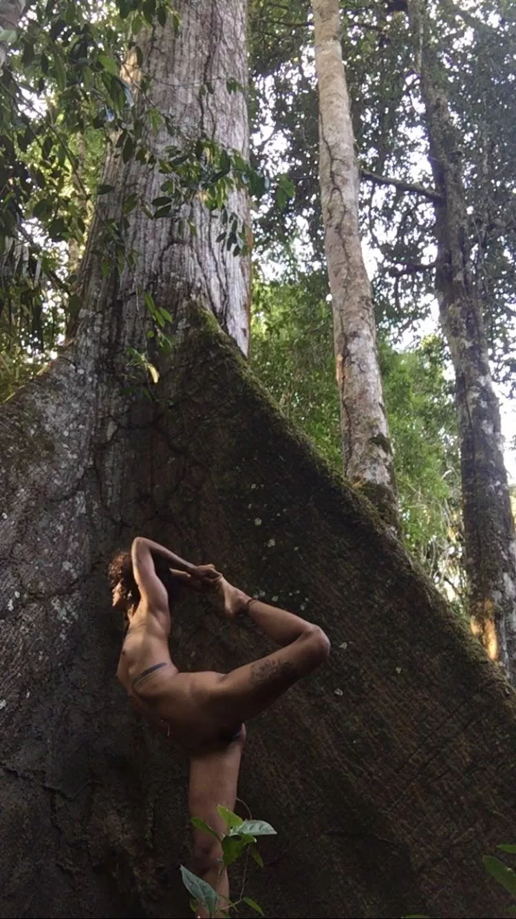 My favorite posture in my favorite place 🌳 posted by lala_lais