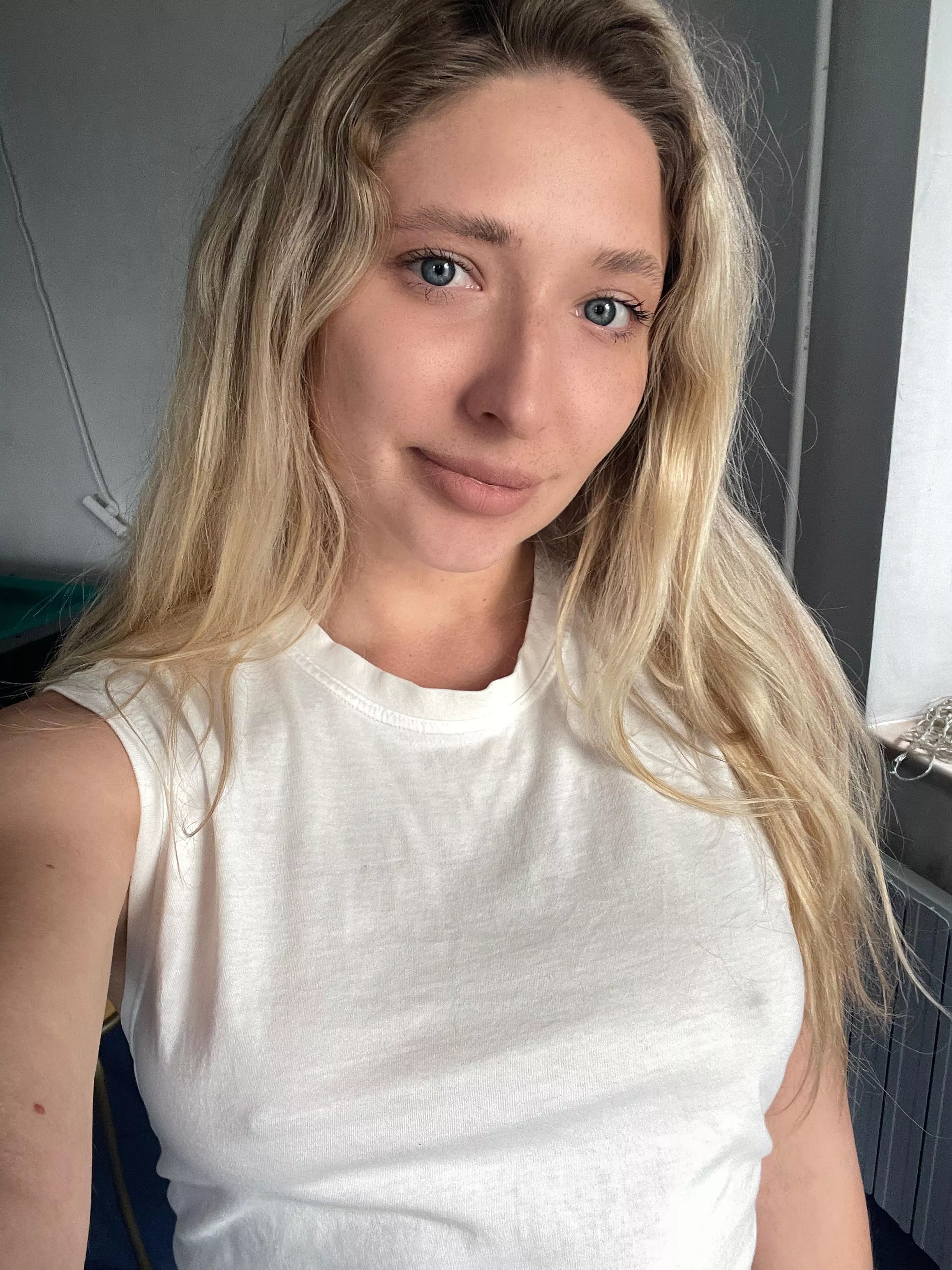 No bra work look posted by Kkeysi