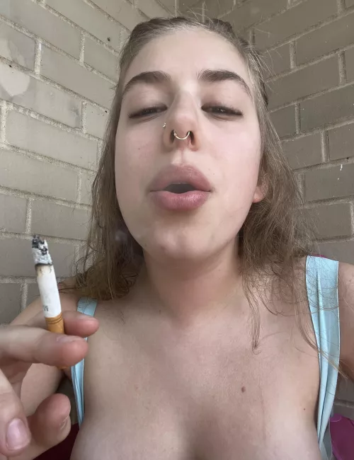 [OC] midday smokes😝 happy smoking😮‍💨☺️ by mollymaeishigh