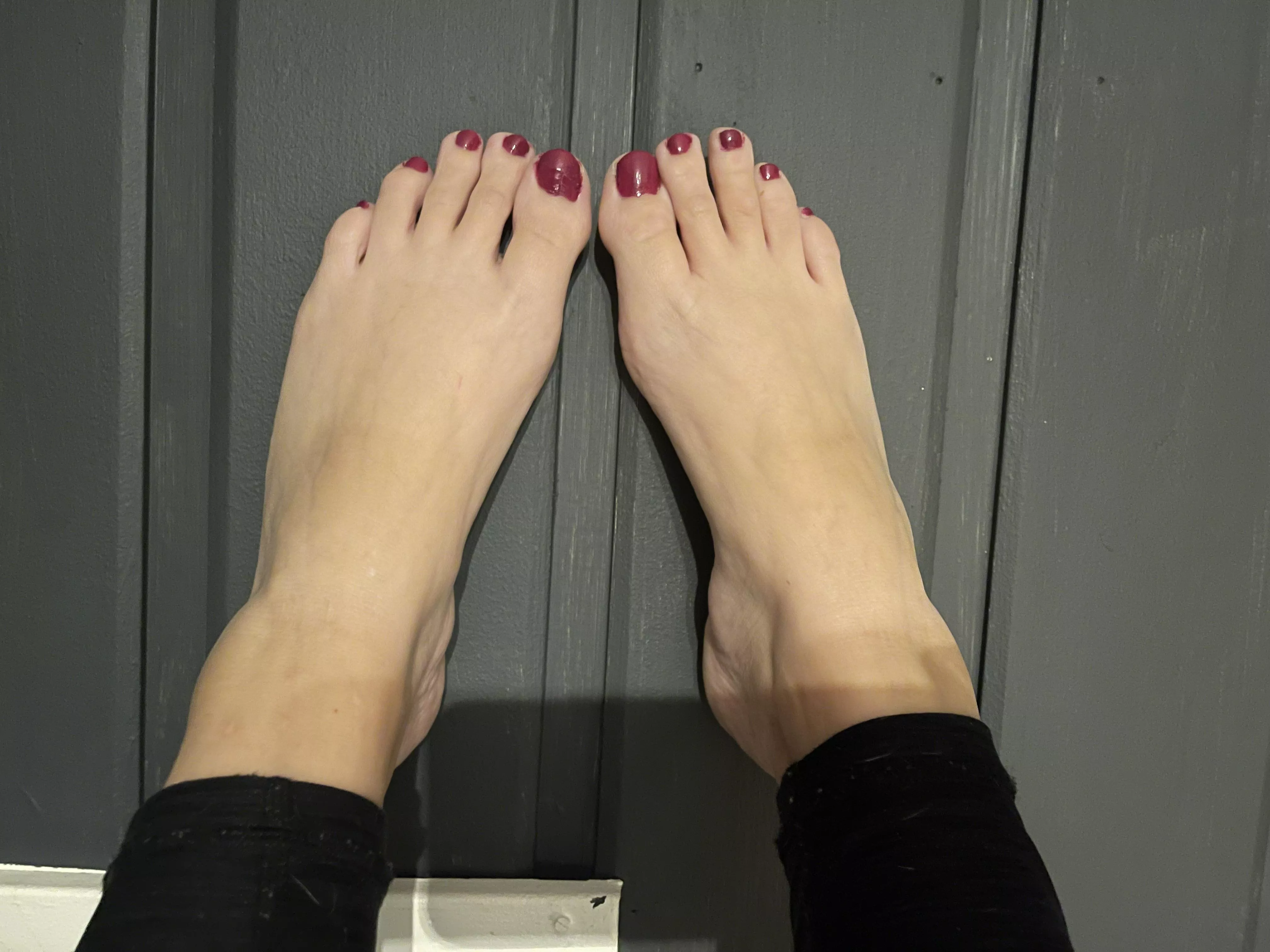 Really need a nice 🍆 between my feet posted by Foxypinkstar