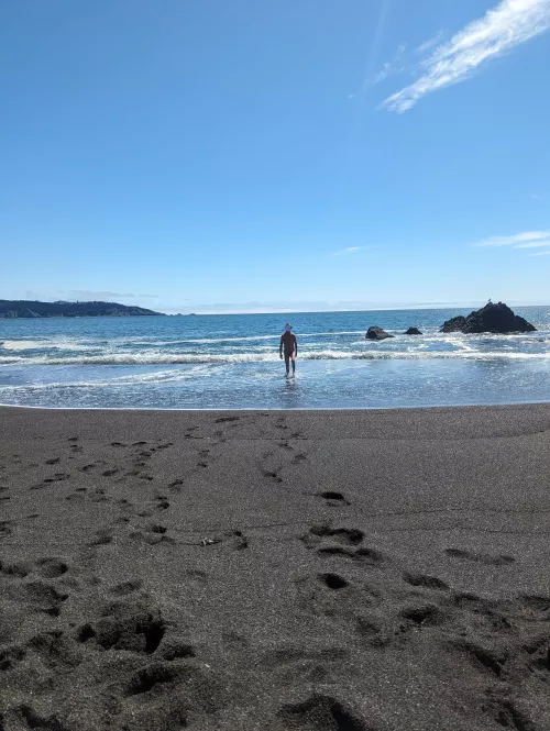 Sun is shining, weather is sweet💚🎶 by NotUrBuddy-Guy