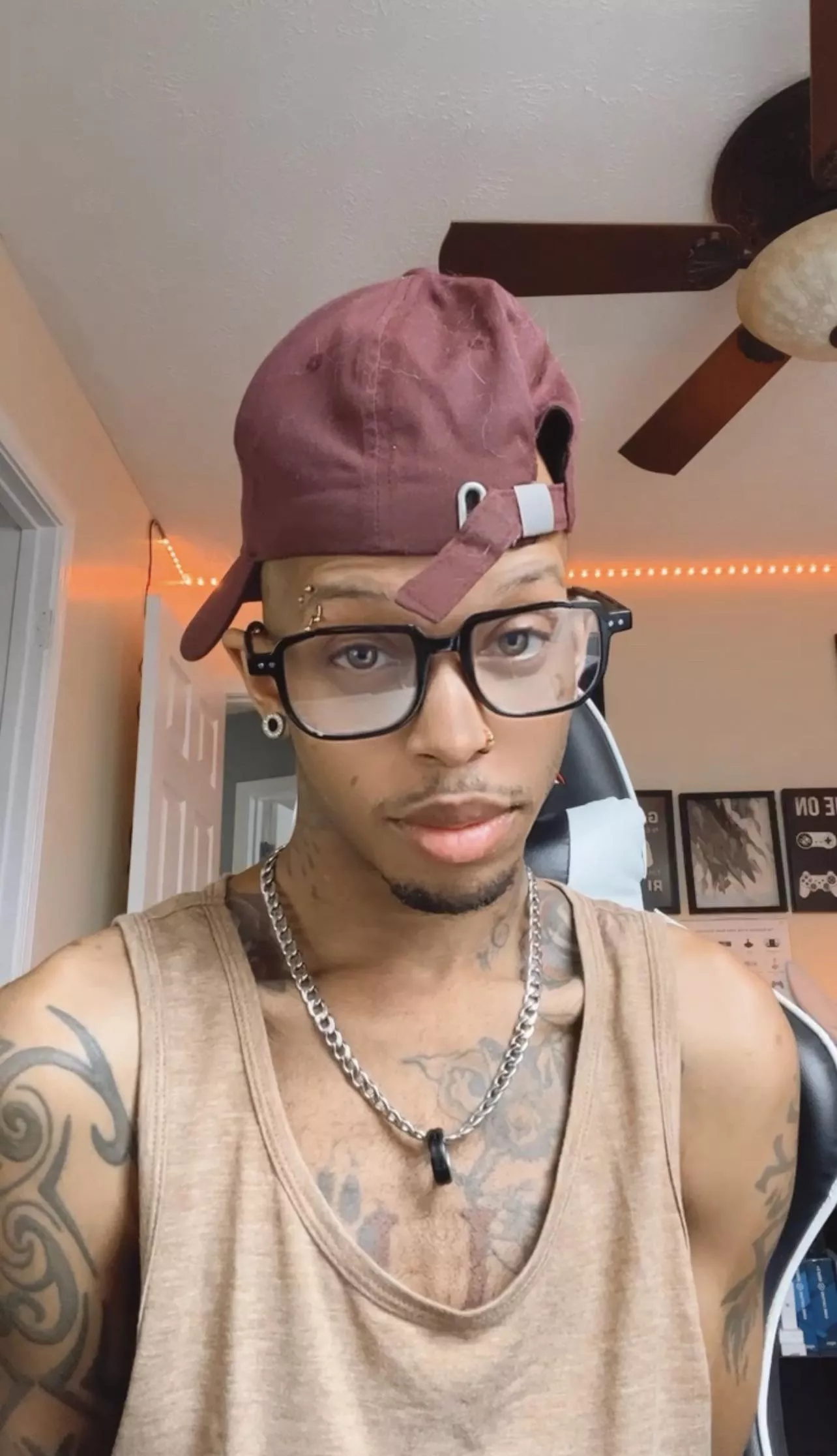 Up today on my search for new gaming friends🤗 PS5 / Switch / PC posted by Lovell_Lykaon