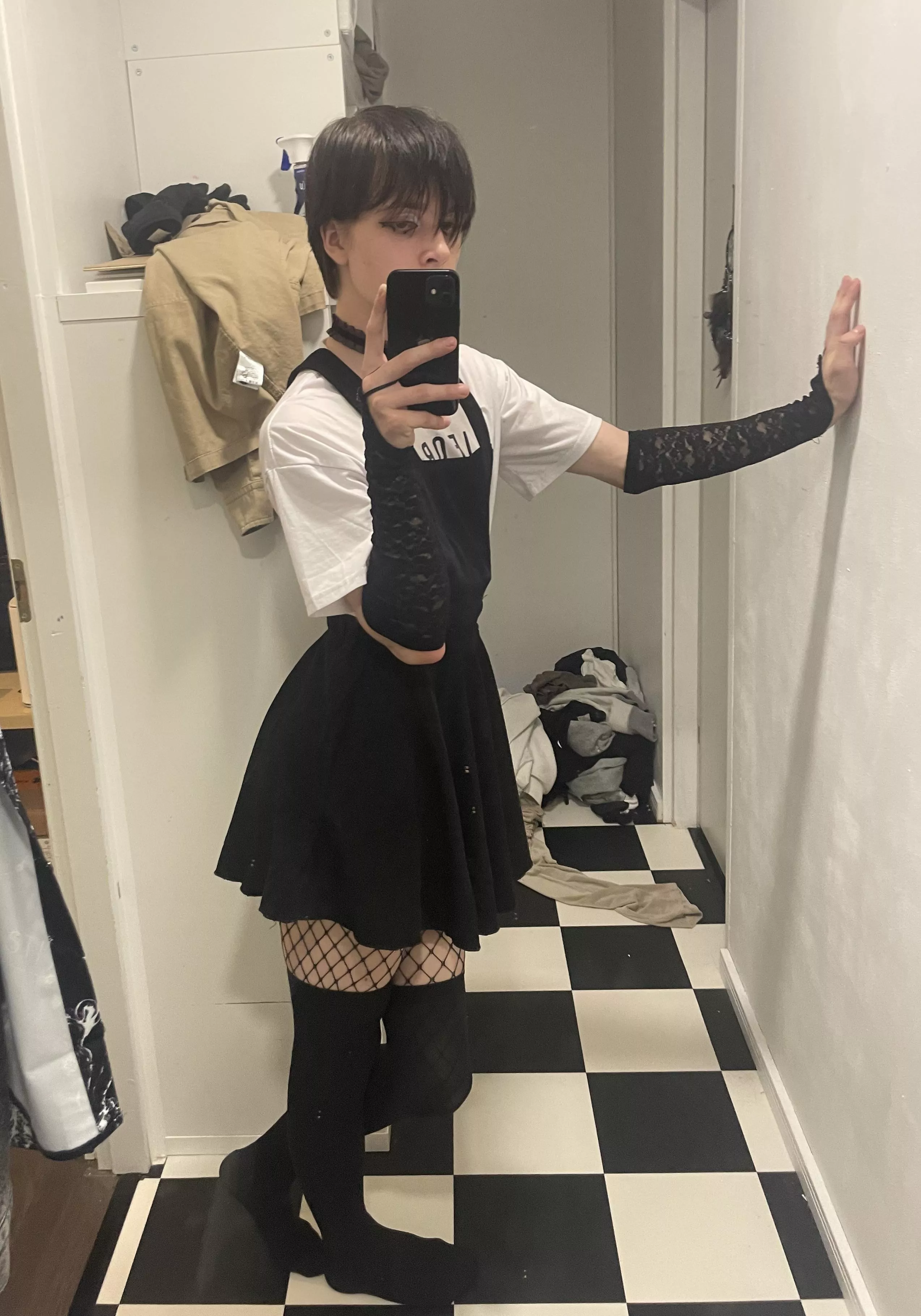 Was trying out a new pose ☺️ posted by CasualFb