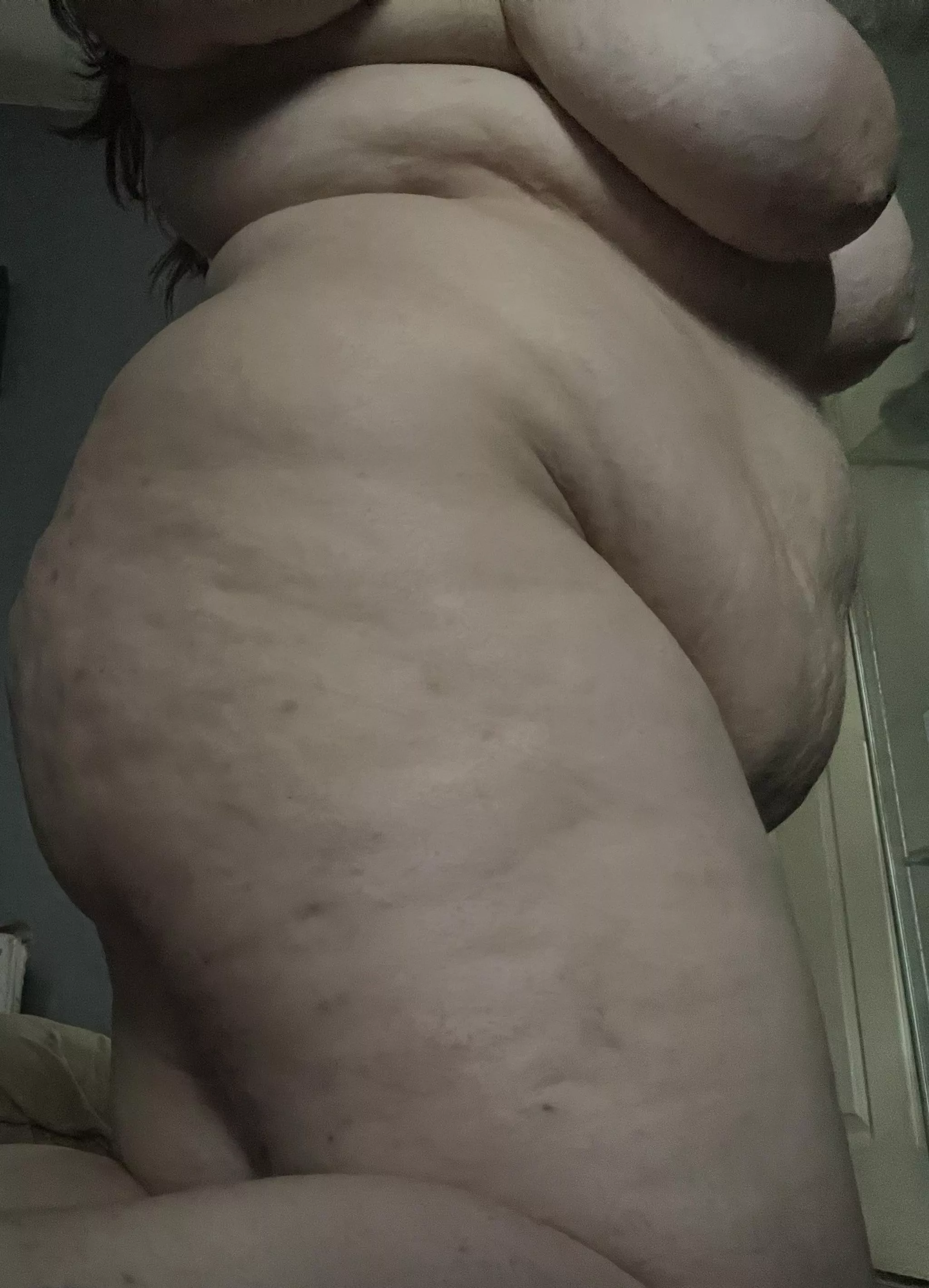 Would you fuck me from the side 🥵 posted by chunkygalxo