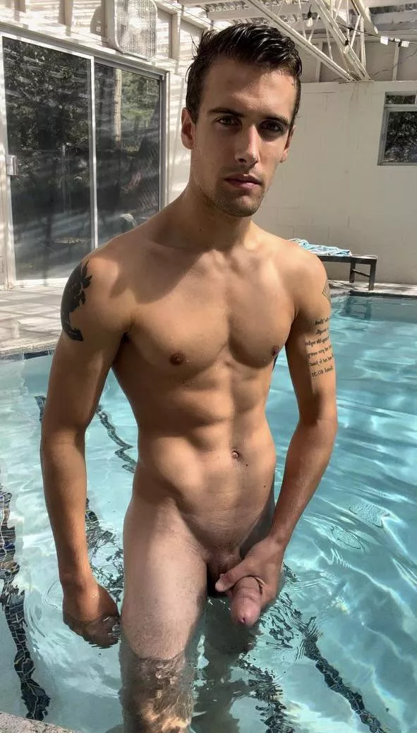 A Little Pool Fun Hurt Nobody, Right? posted by miserablythirstyst