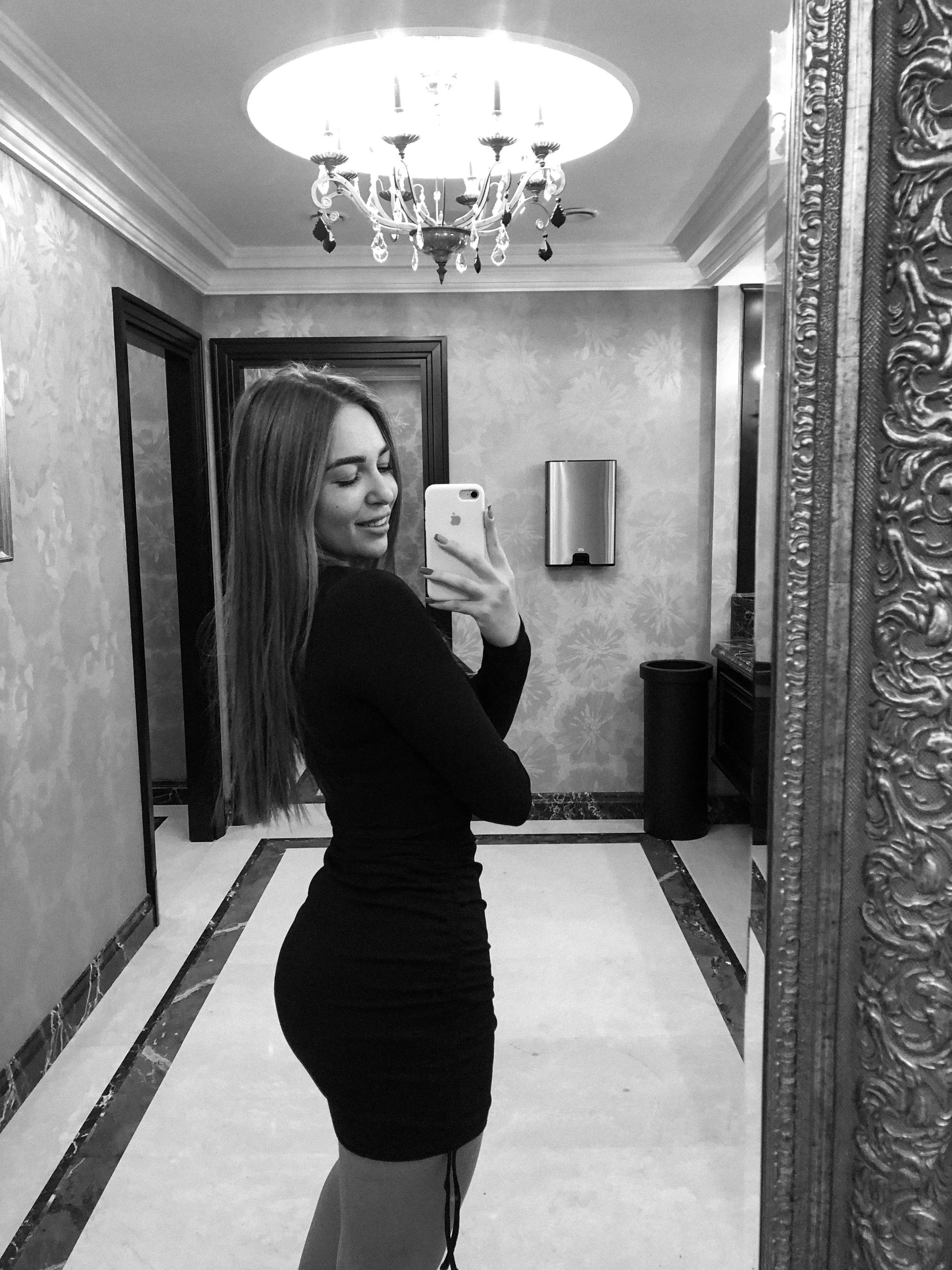 A mirror selfie for you before going out posted by ShemikaOtis