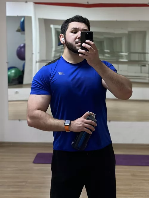 After being fat my whole life I'm finally starting to like my reflection :) by jtolibov