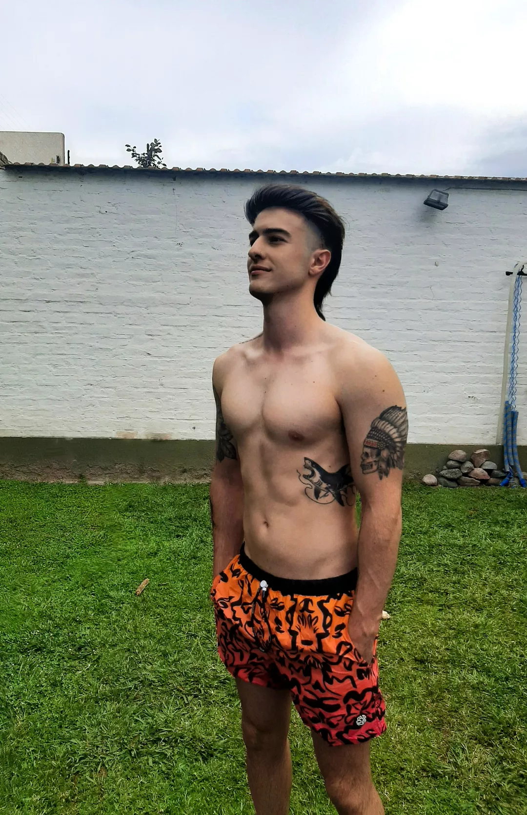 Am I hot? posted by Powerful_Maybe_9304