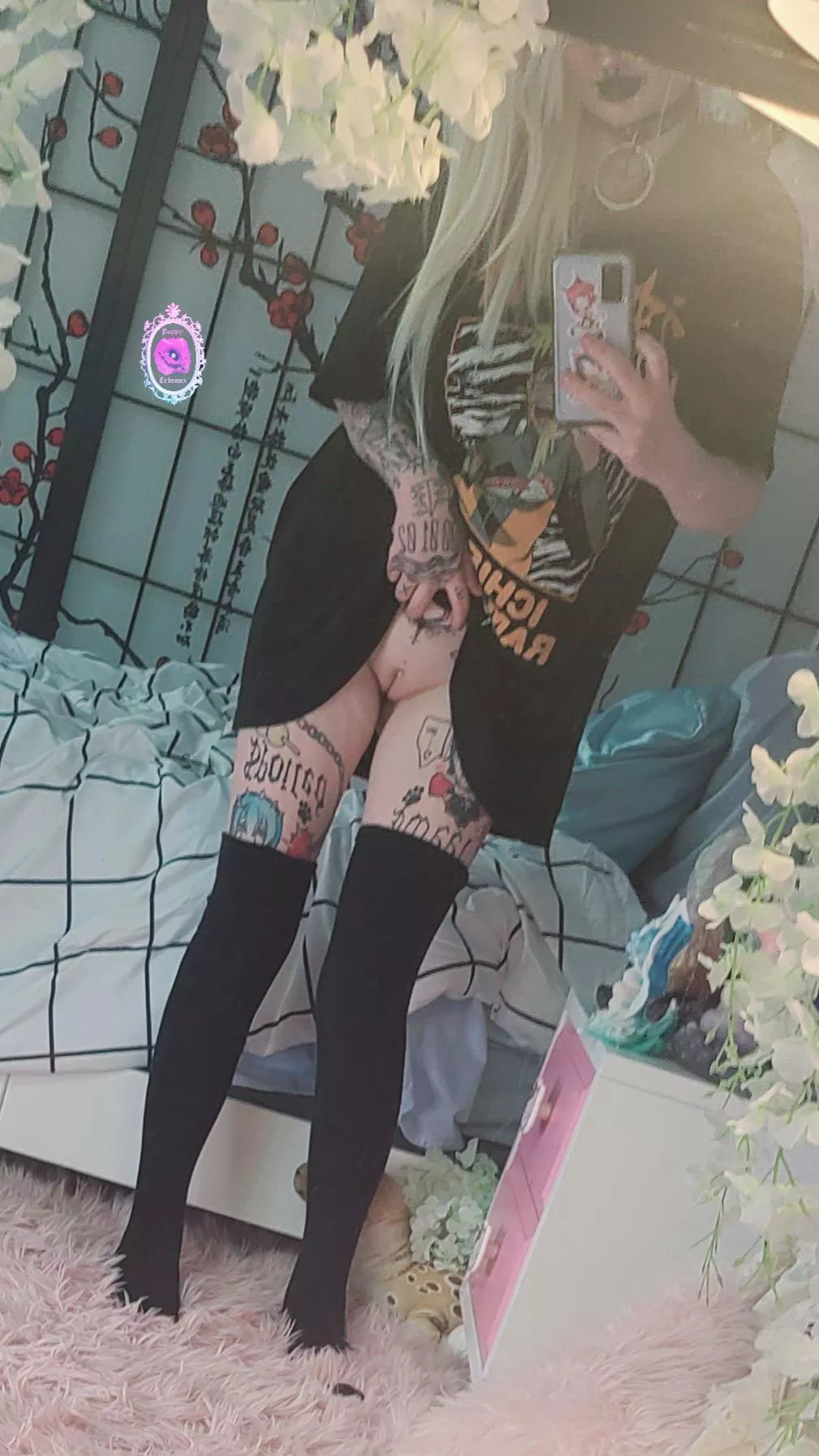 Any 1 like inny pussies?~ posted by poppylebeaux