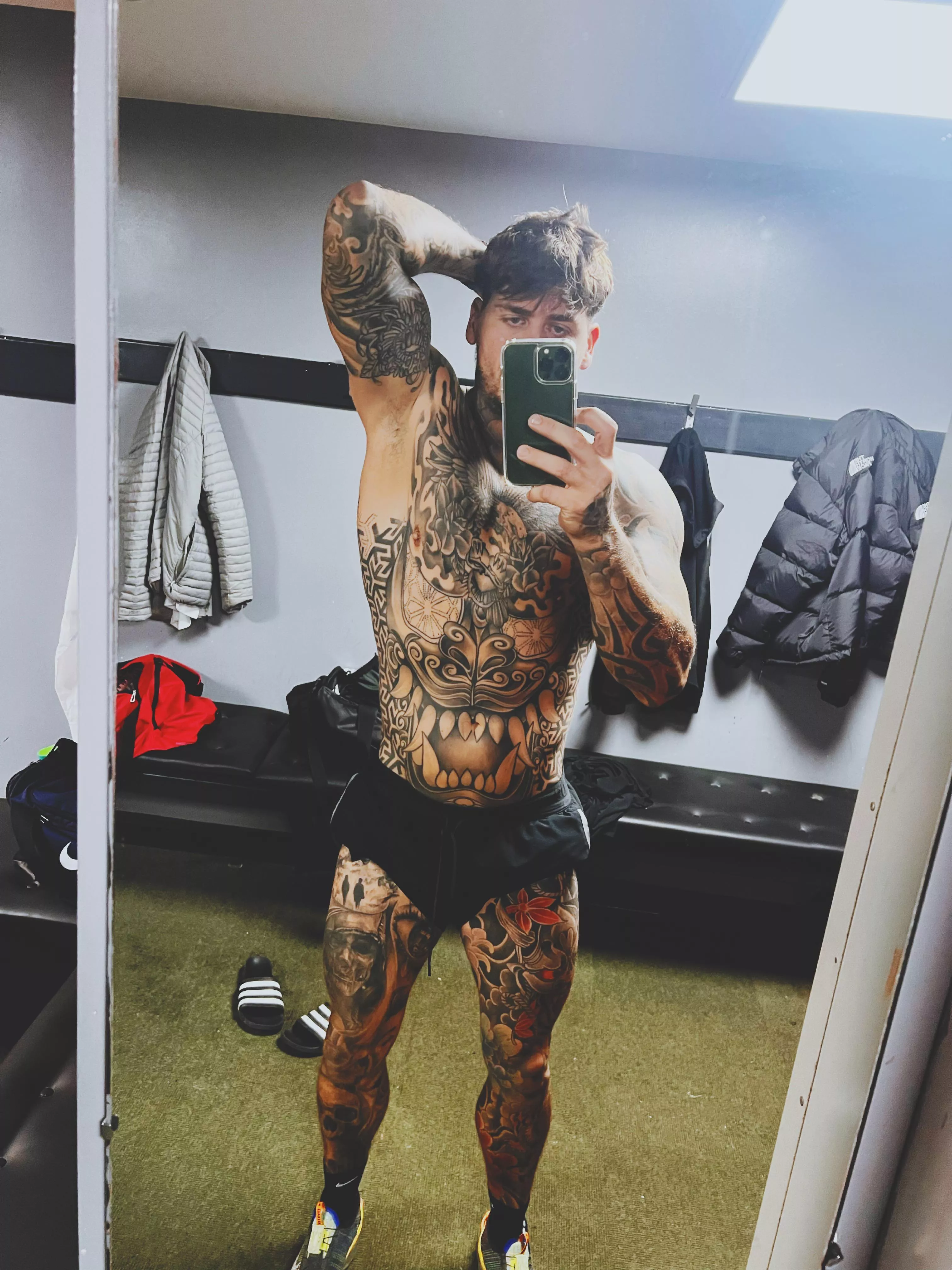 Armpit next?? 🙈 (41) posted by Kiwi_82