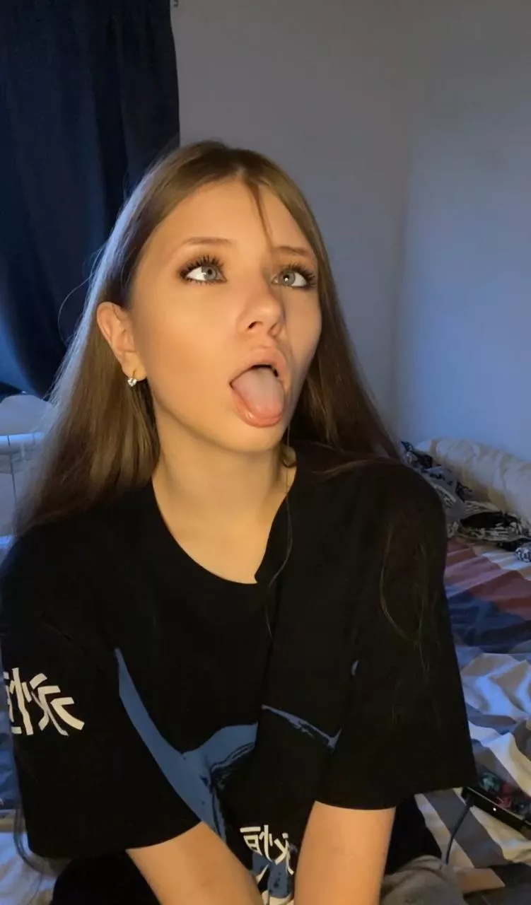 Can you cum on my face? posted by MelaniMyr