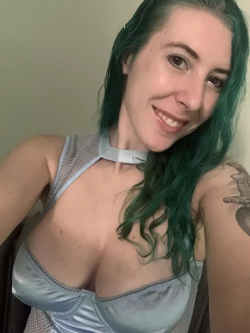 Cleavage and smiles by sirenskiss3