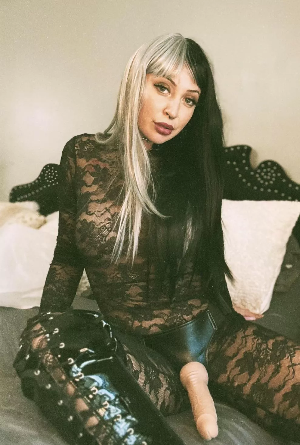 Crawl over here and use your mouth to please me. posted by superflychick91