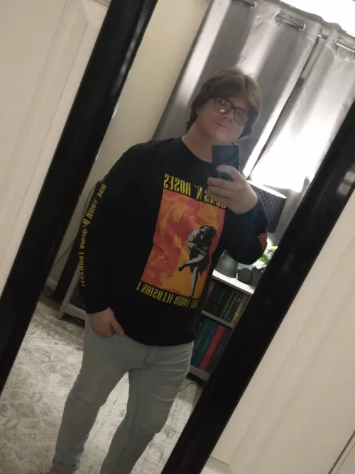 Got my guns n roses shirt finally by GuiltyHoneydew4604