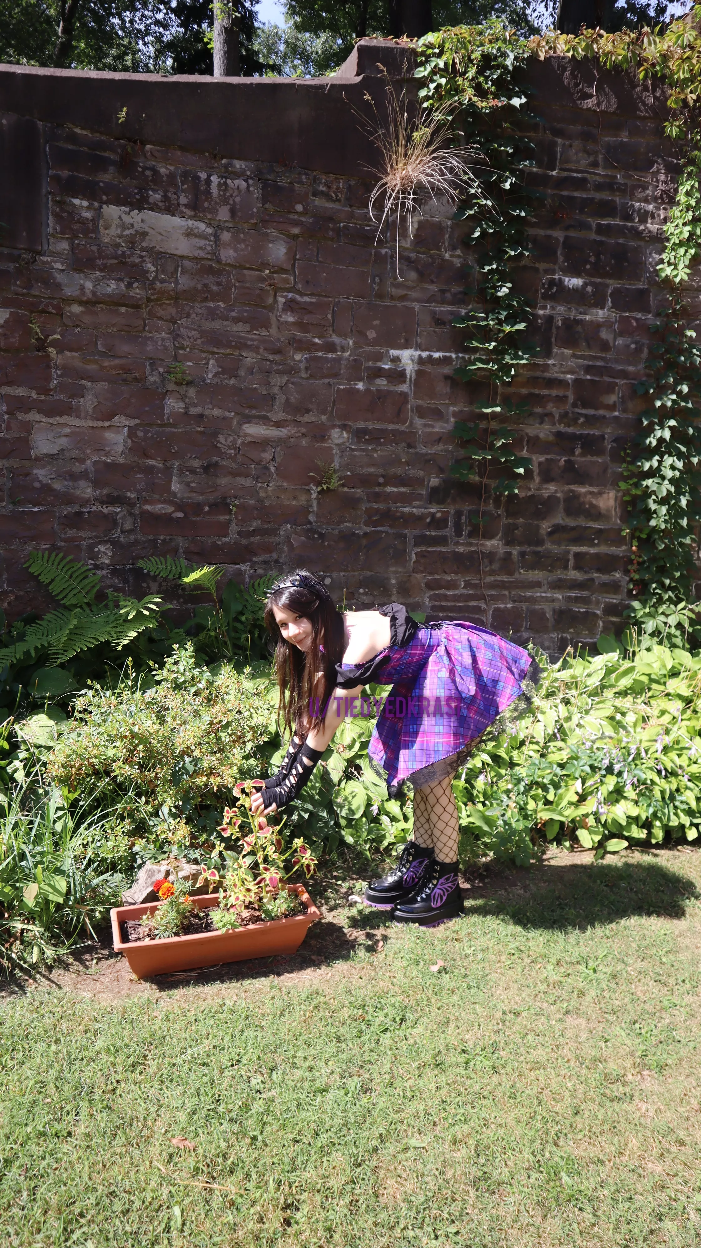 How's this pose as I tend to the outdoor plants? posted by tiedyedkrasi