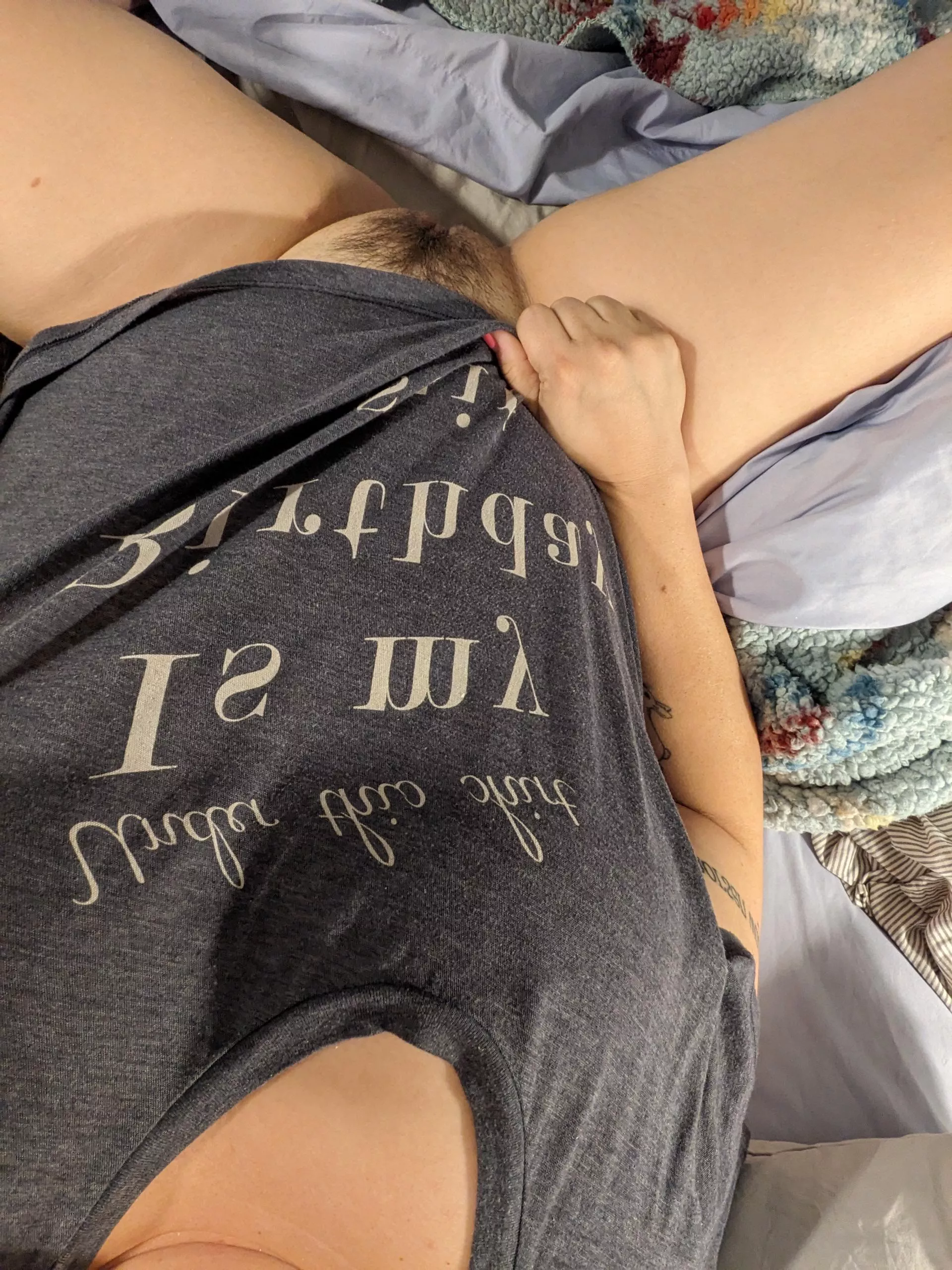 Juicy mound peeking out posted by ozmafox