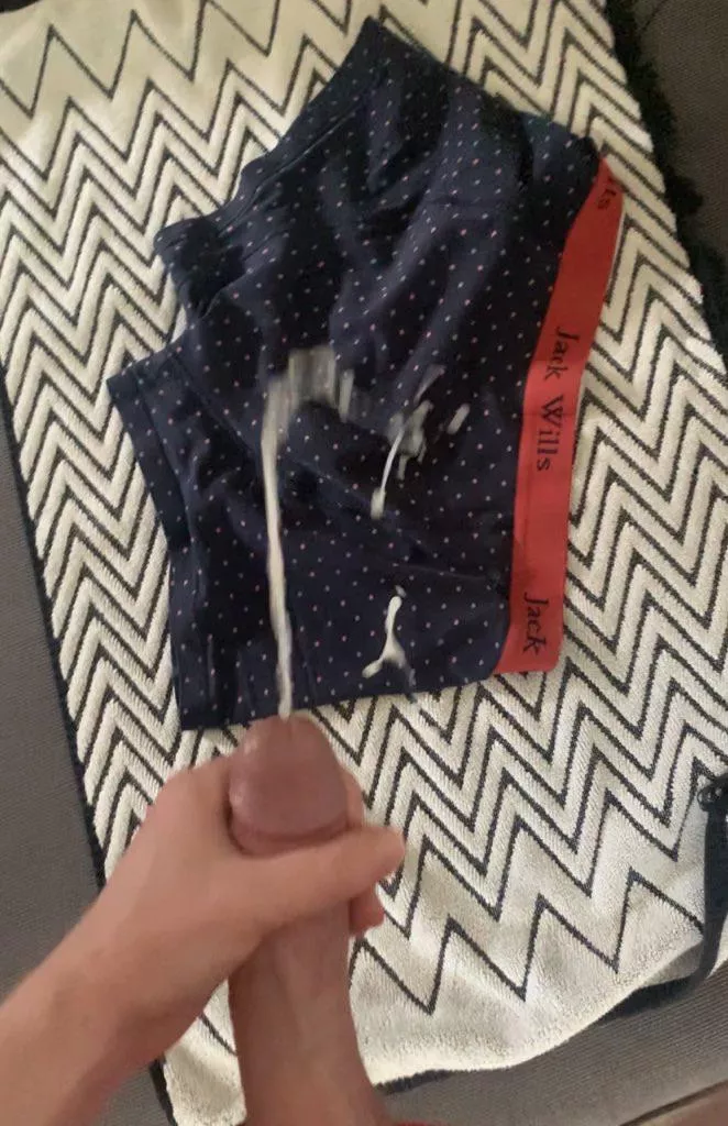 Massive Cumshot anyone? 💦💦 posted by remy35