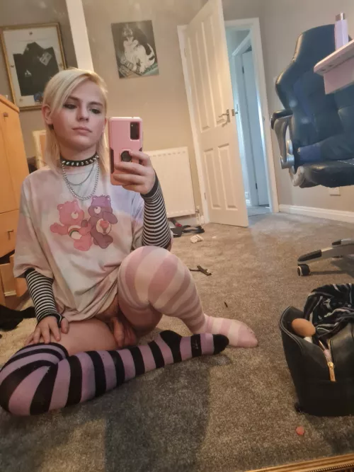 moody lil pup by Huntrinity