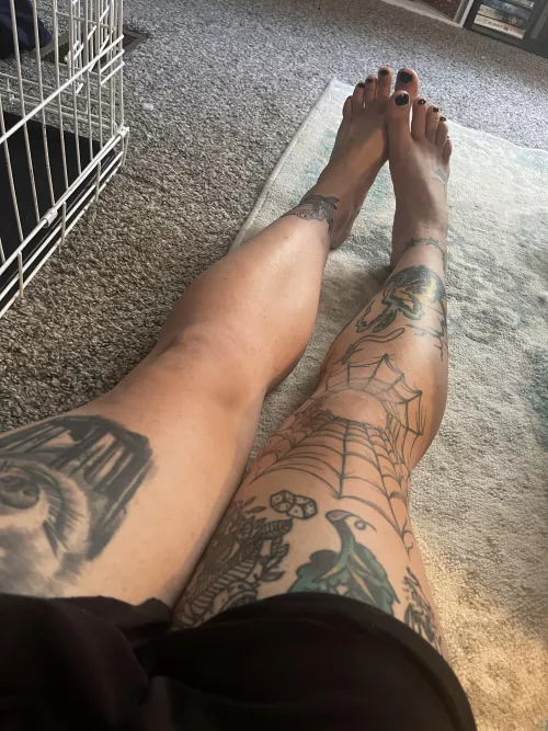 Nothing beats my smooth legs and feet baby🥵🥰 by dangerouschicken54