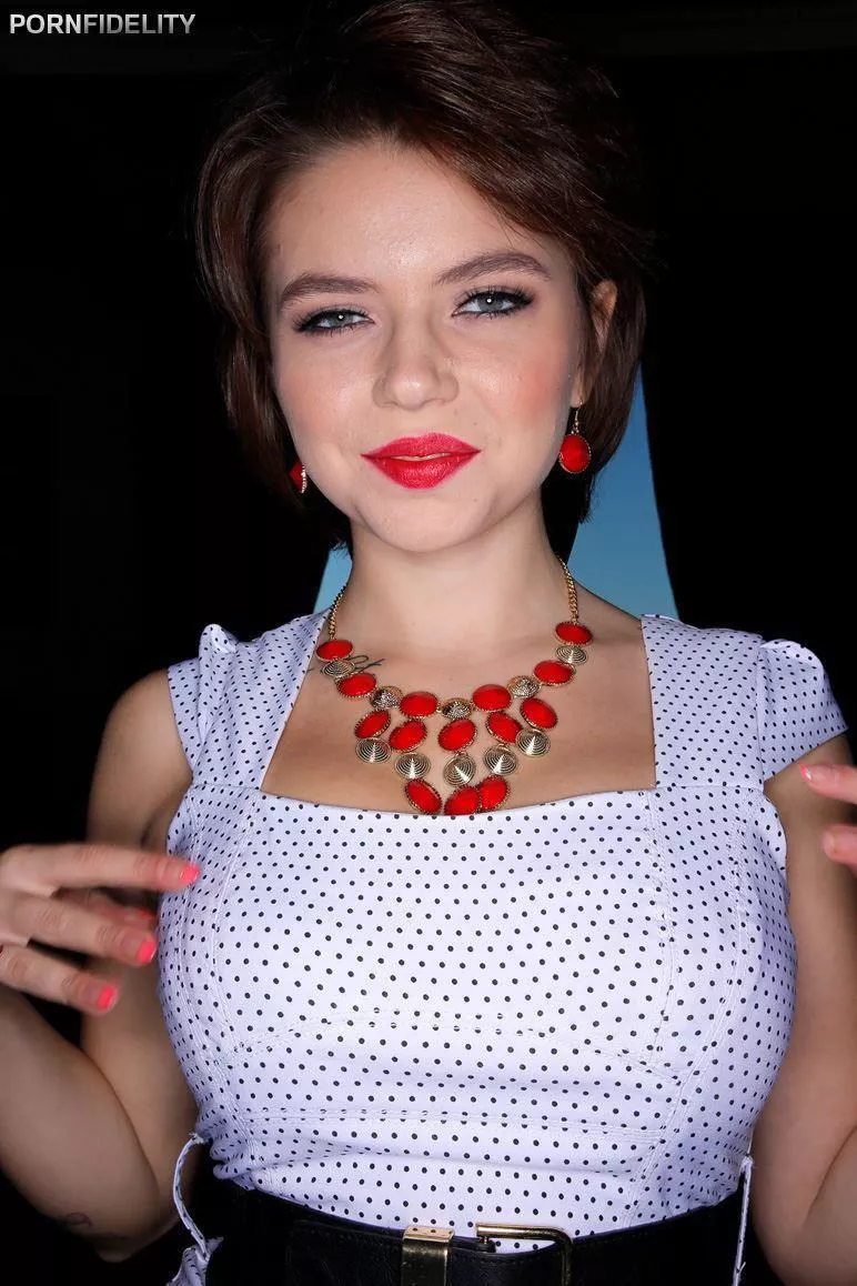 Pretty red lips posted by SarasCaptions
