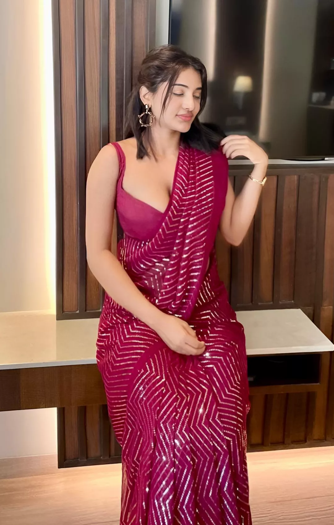 Queen in Red posted by roman2k22