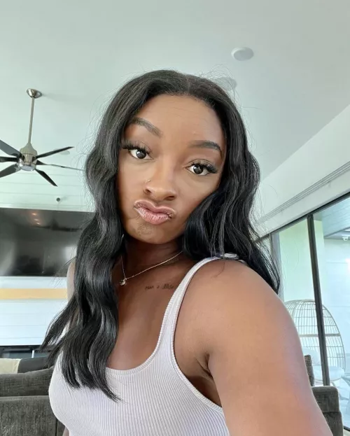 Simone by lonelyalbuq