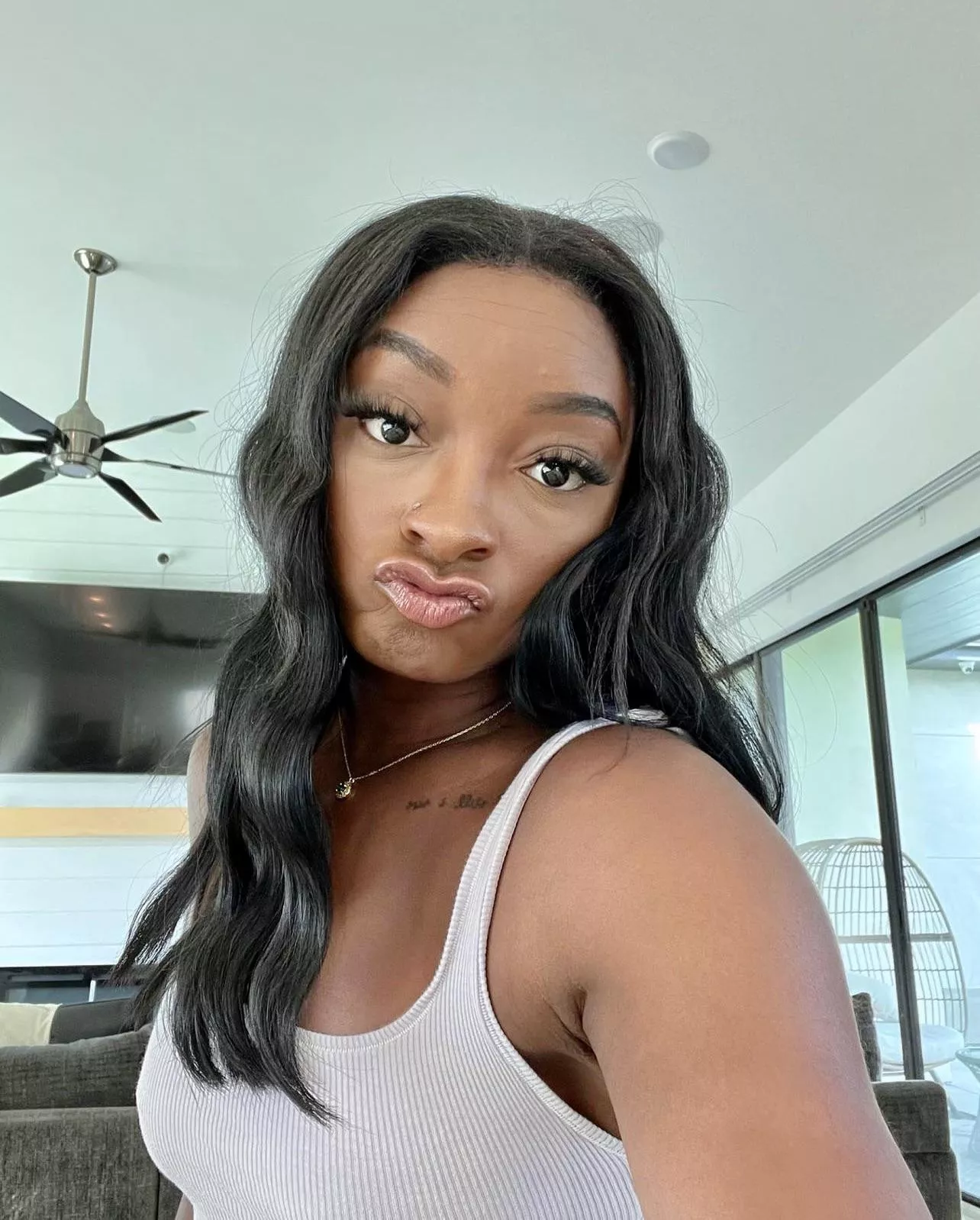 Simone posted by lonelyalbuq