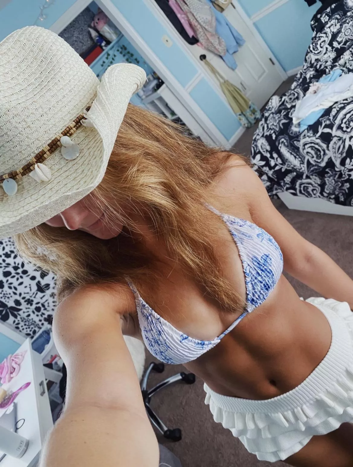 Skinny with abs posted by Thin_Data_2134