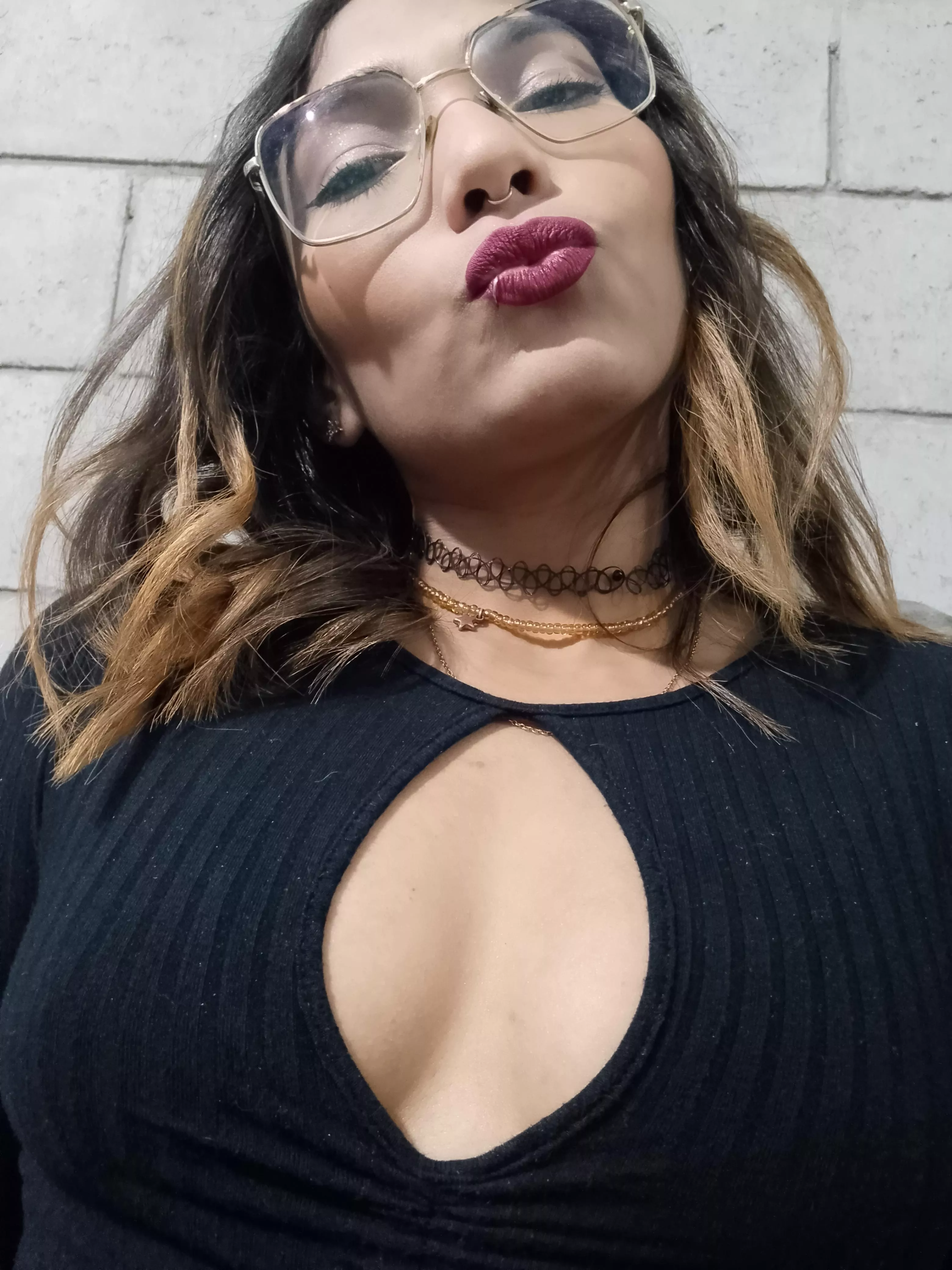 Sometimes I would like to have my eyesight operated. But I also know that I look sexy like this posted by missbolivar