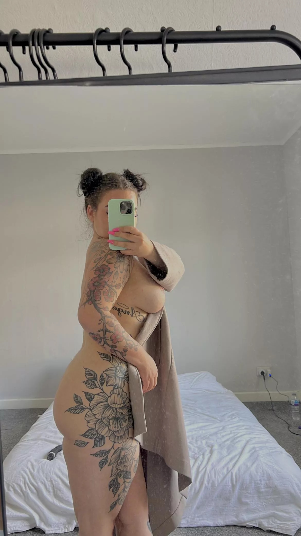 Waiting for a men who's into my tattoos posted by Buffsemen35