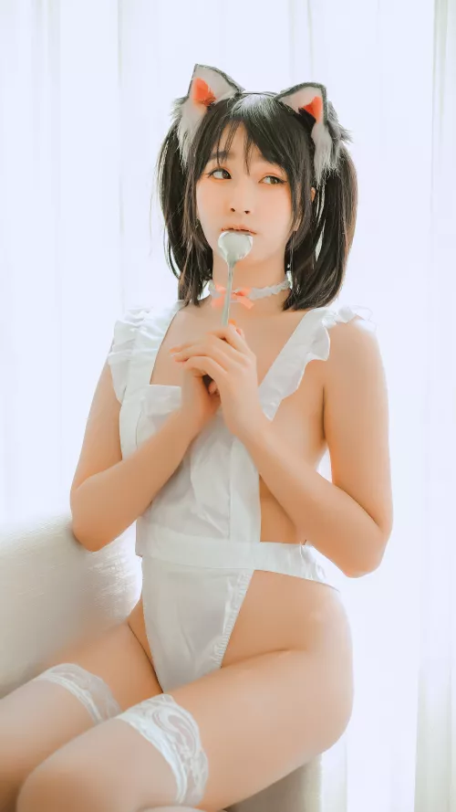 Will you adopt me even if I'm a messy eater? 😿 by [deleted]