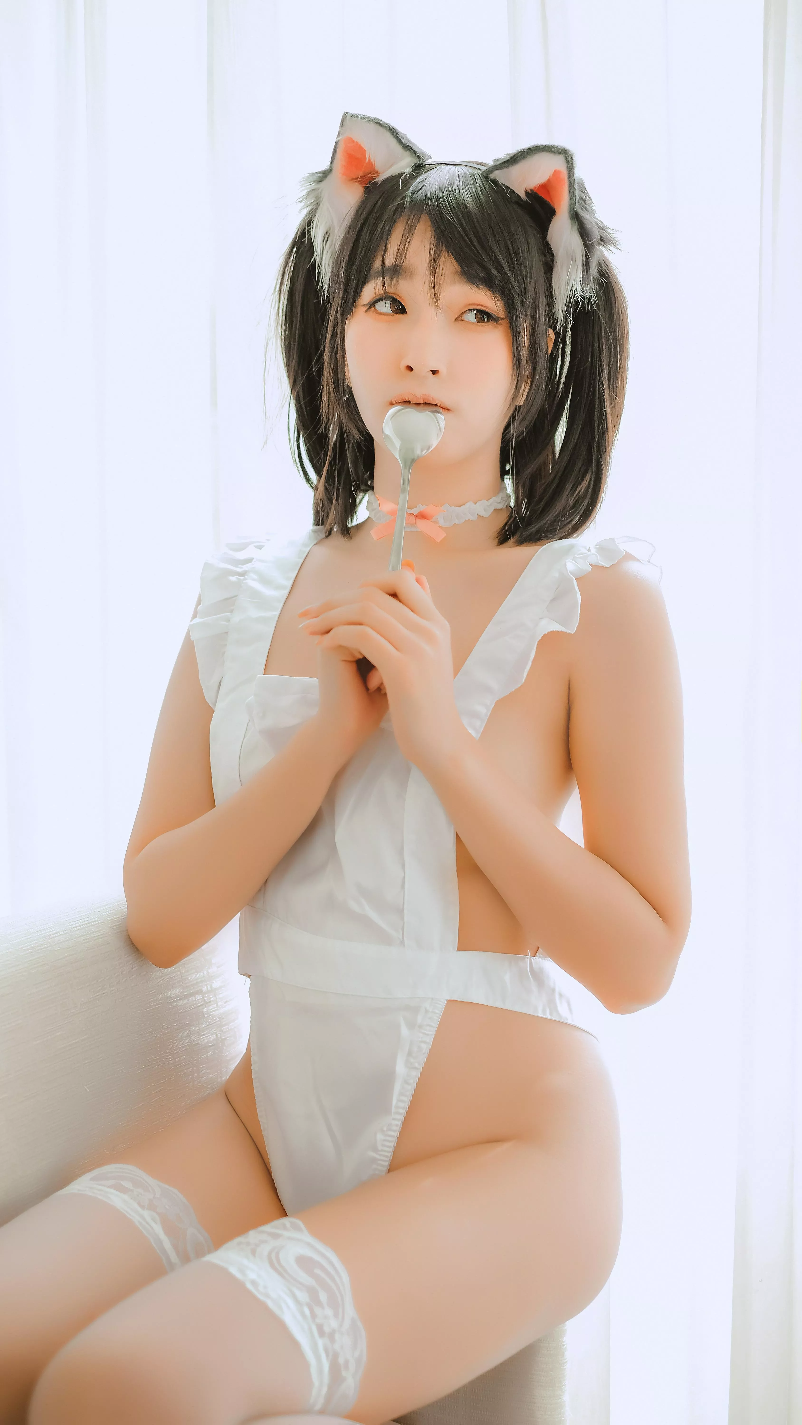 Will you adopt me even if I'm a messy eater? 😿 posted by [deleted]