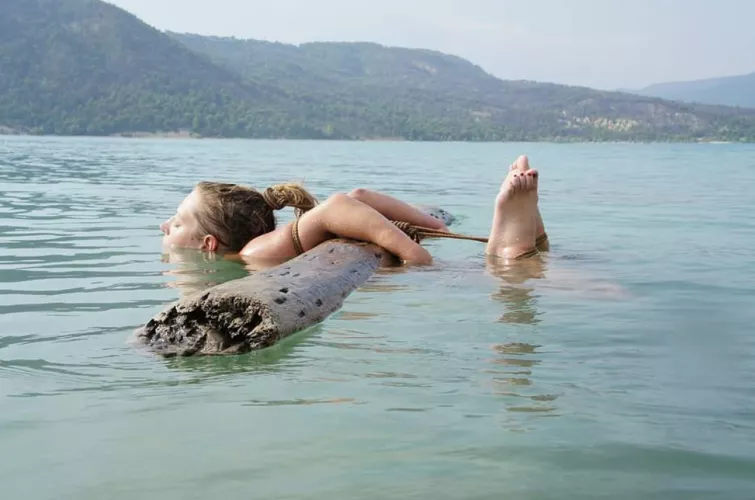 You can struggle but you might make some waves by Helplesspassion