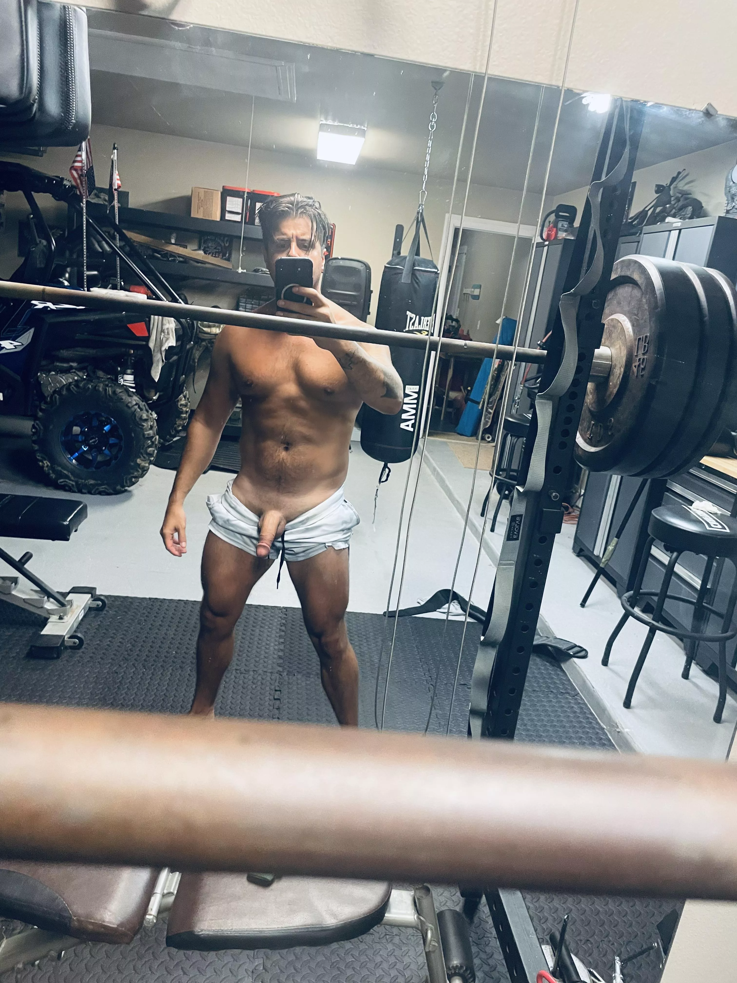 [32] Leg day posted by Artistic-One-9917