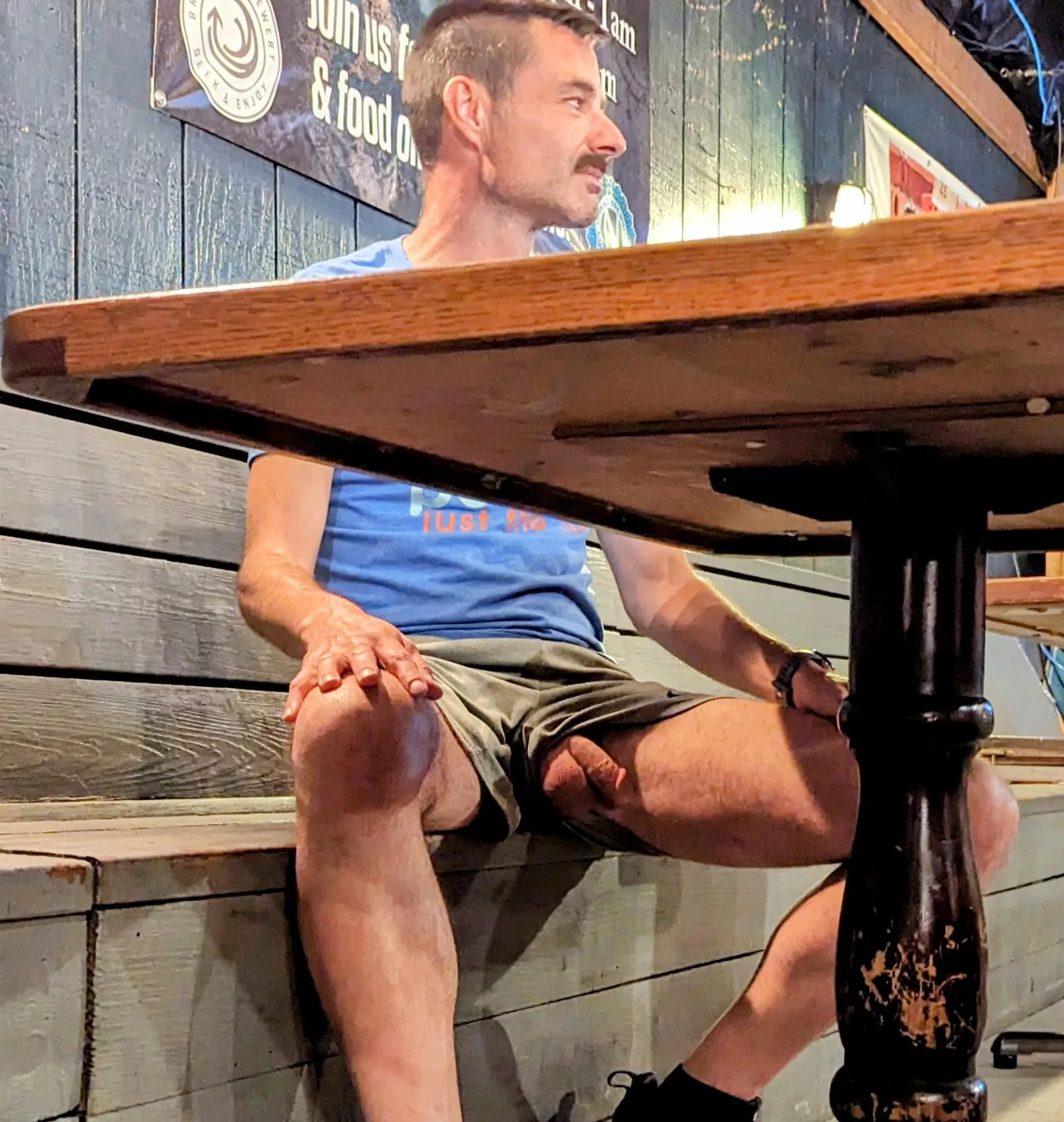 [46]Dad likes to show off at the bar posted by OtterboxPDX