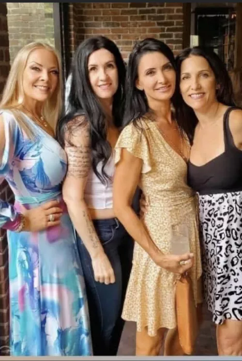 Aunt Upstaged Sister and Nieces by jamiejenson2013