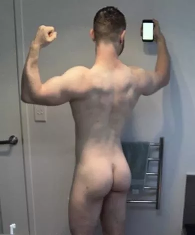 Back and booty 😉 💪 🍑 posted by fit_boy_nz