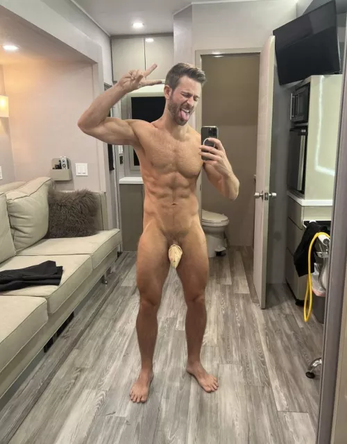 Derek Yates Behind the Scenes of How I met Your Father by dclguy