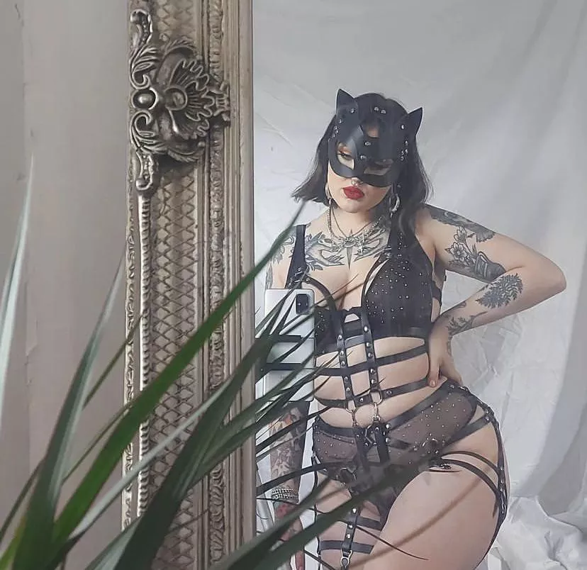 Did you like my outfit? posted by MistressAlexmess