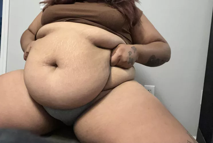 Fat Hanging Gut 🥵 by Practical_Charge227