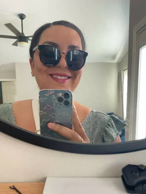 Good morning beautiful ladies! by sweetebony3