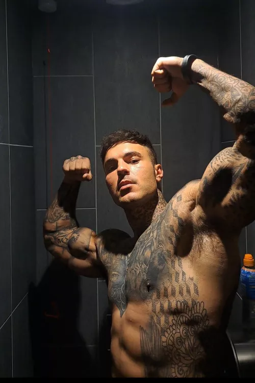 I deserve to be worshipped. Do you agree? ;) by bahamianDowel769