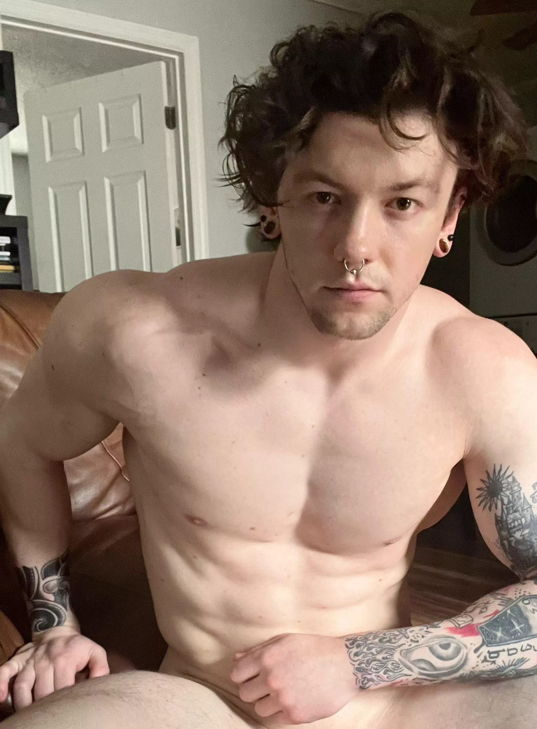 I need someone to service 💦 posted by sadandhydrated_97