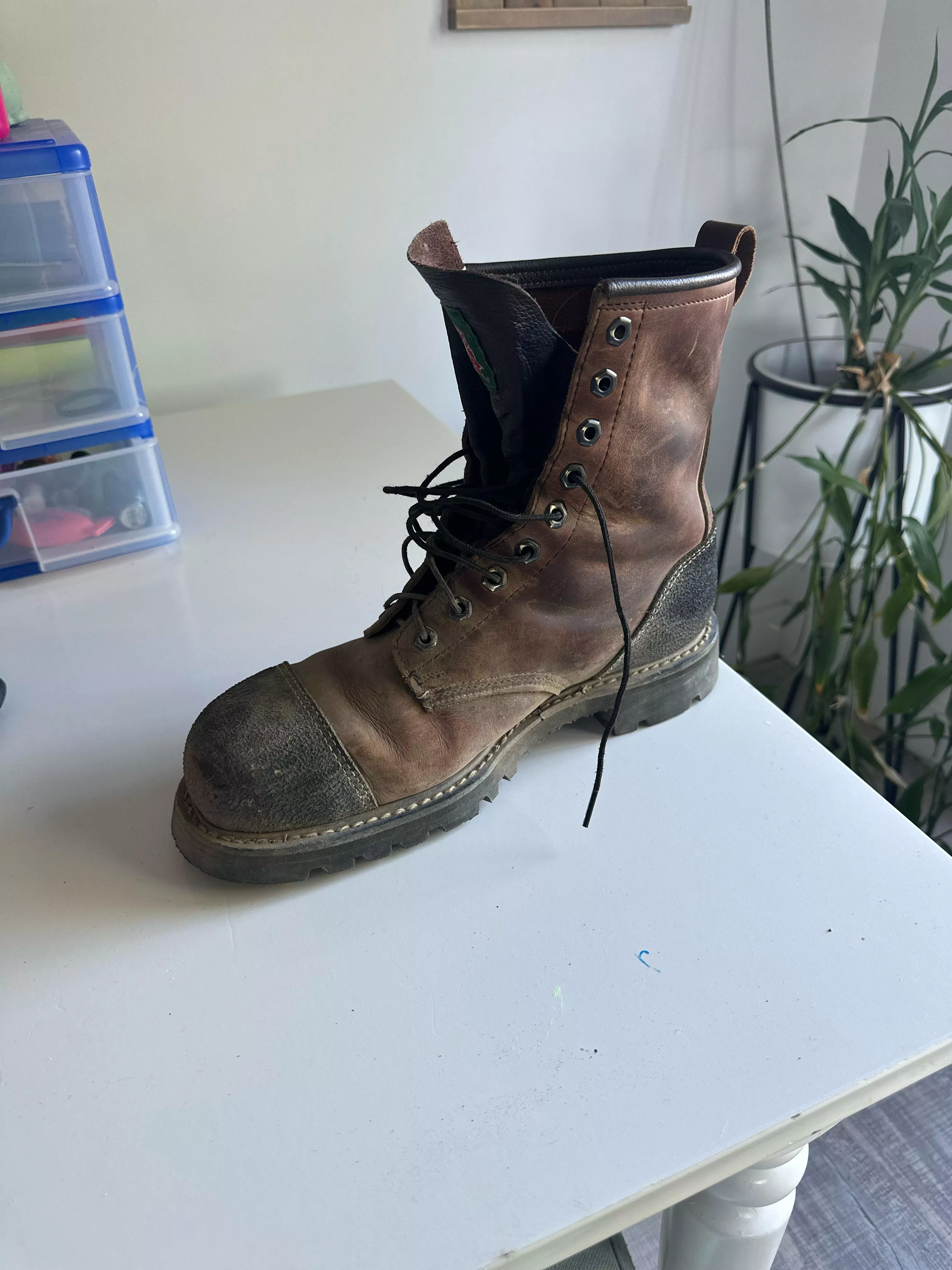 I recently purchased these Canada west steel toed boots and I'm getting blisters on the base of my big toe . I was curious if boot stretchers really help ? I figured 50 work hours would be long enough to break in the leather . posted by Bk250250