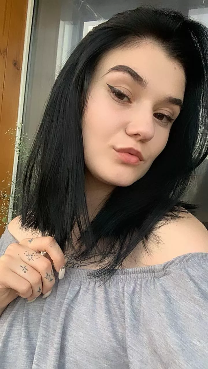 My makeup accentuates the brunette beauty😌 posted by Angelic_Seductress9