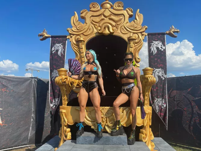 rave babes by FitnessBarbiee